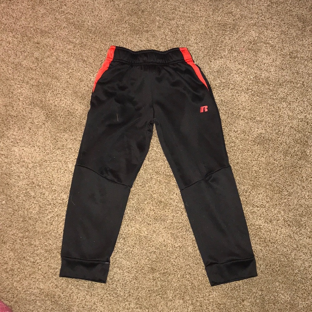Boy’s Russell sweatpants size S (6-7)